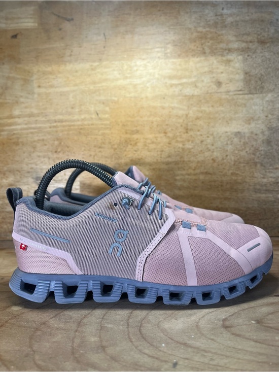 On Running Shoes - On Cloud 5 WATERPROOF REFLECTIVE Womens Sz 8 Running Shoes Sneakers Rose Fossil
